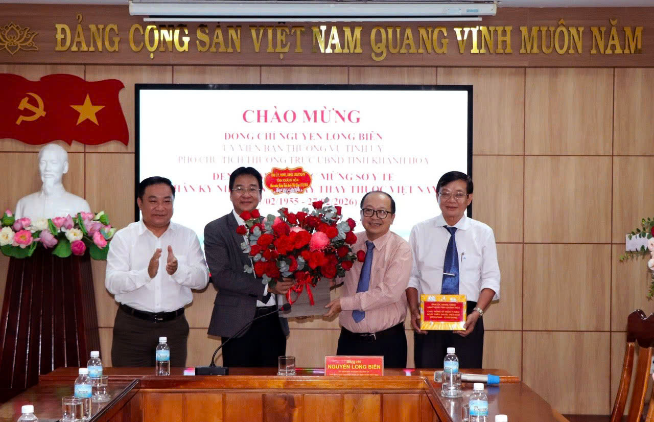 Phó Chủ tịch Thường trực UBND tỉnh Nguyễn Long Biên thăm, chúc mừng Sở Y tế nhân Ngày Thầy thuốc Việt Nam